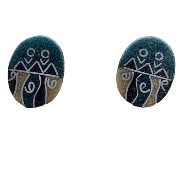 Vintage Unique Symbol or People Oval Pierced Earrings Women’s Jewelry Indian - Picture 1 of 4